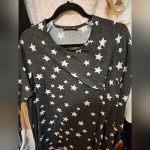 Kim & Cami 2x gray long sleeve star top